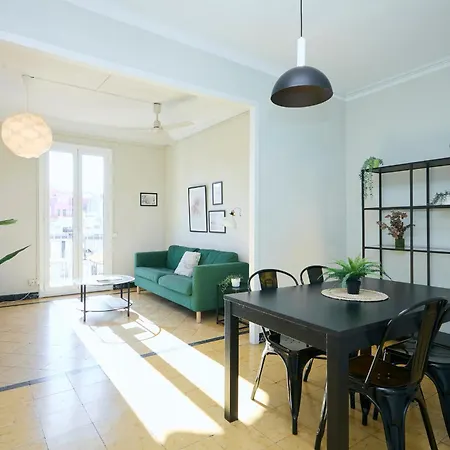 63par1016- Sunny In Paralel Apartment *