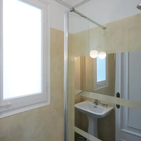 63par1016- Sunny In Paralel Apartment